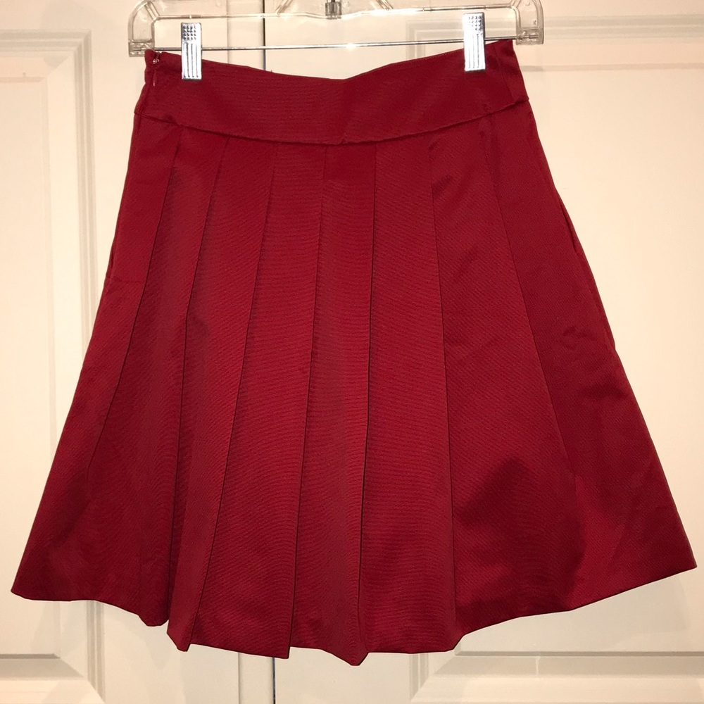 Ann Taylor Red Pleated Skirt Size 0P - Picture 3 of 7